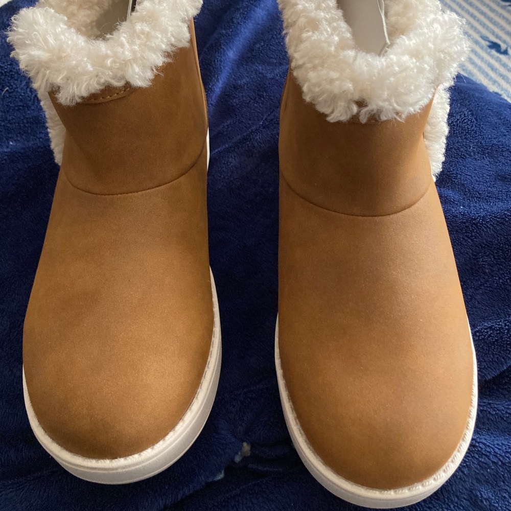 Indoor/outdoor Skechers  soft and comfy.